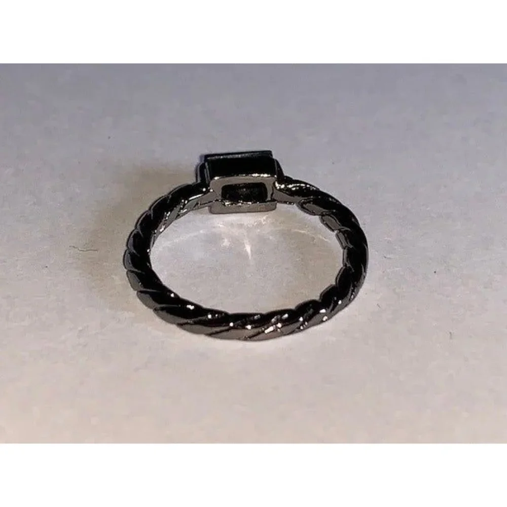 Beautiful ring Silver tone ring size 5 - Picture 3 of 5